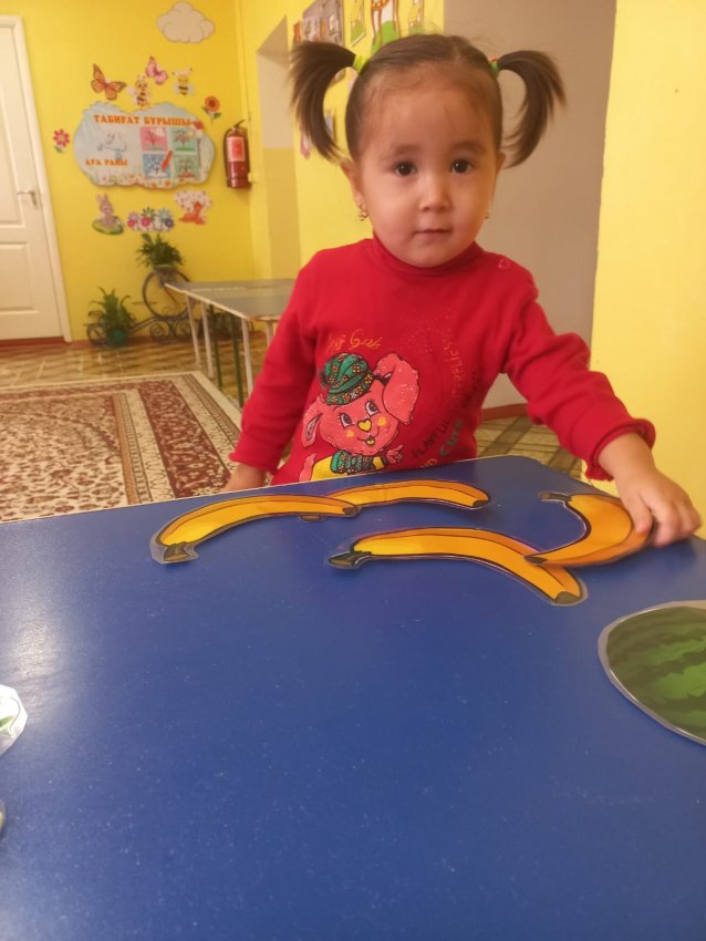 "Түсіне  қарай орналастыр"