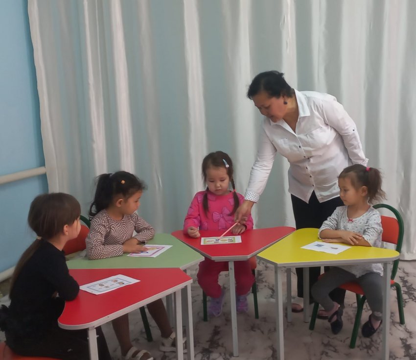 "Мақал сөздің азығы" тақырыбындағы дөңгелек үстел